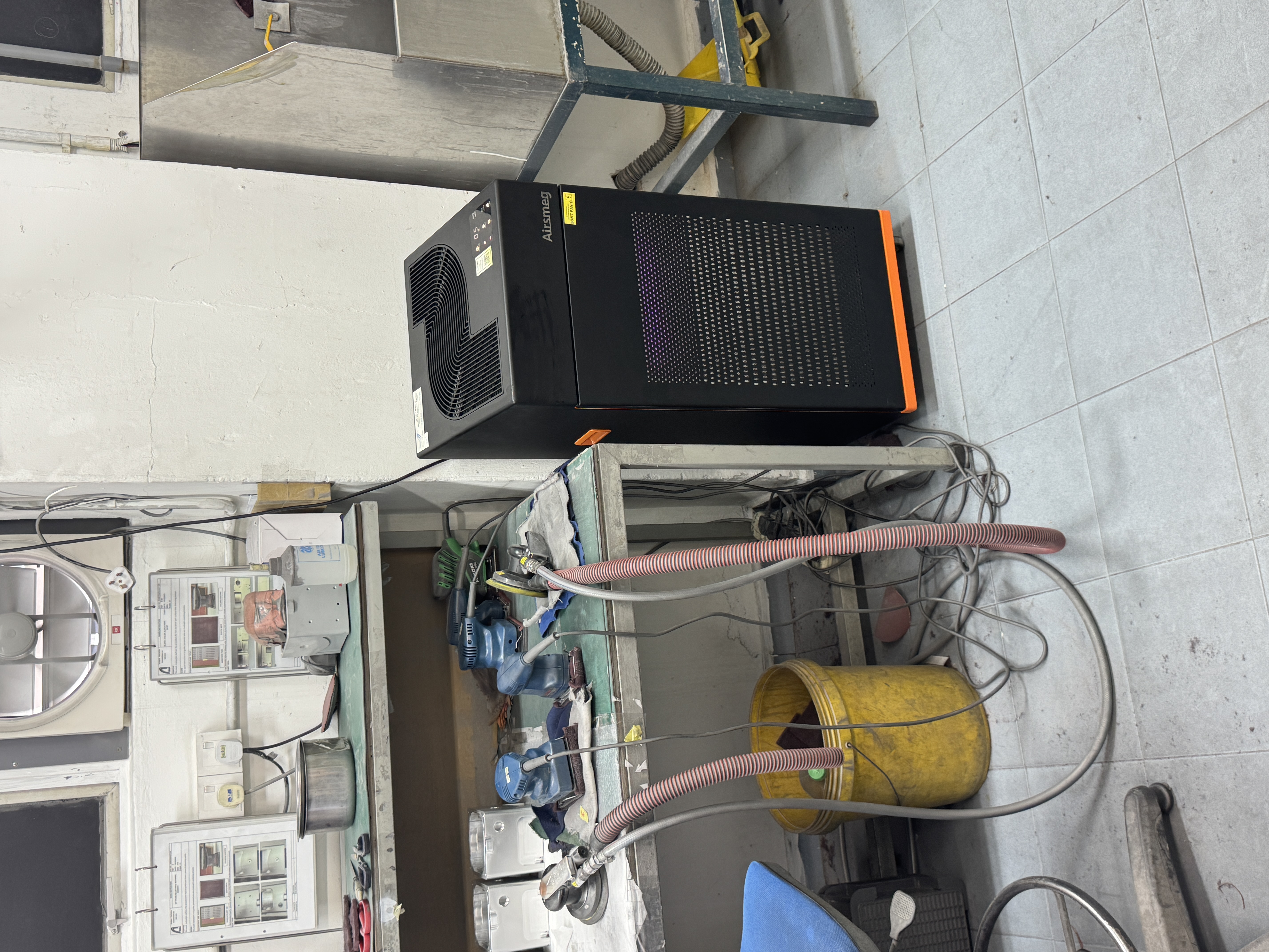 Airsmeg air purifier placed in a metal working deburring department
